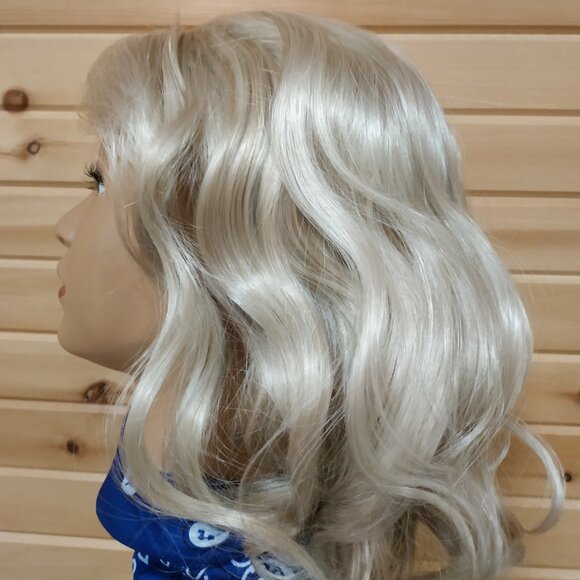 12" Blonde Short Wavy Lace Front Bob Wig - Picture 3 of 7